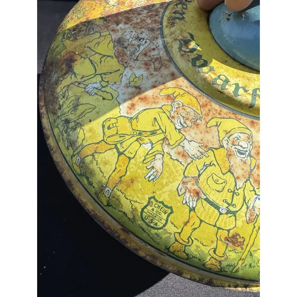 The J CHEIN & Company Early Disney Snow White & 7 Dwarfs Spin Top Tin Needs TLC